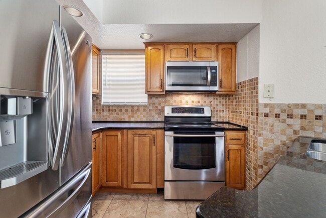 Building Photo - Venetian Place - 612 Unit VP 612