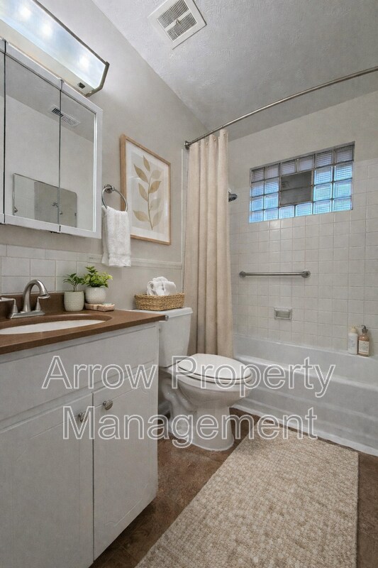 Photo - 2000 Washington St