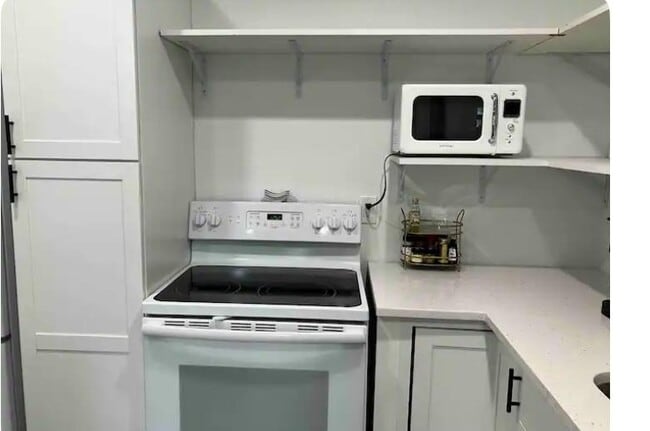 Photo - 3301 19th Ave W