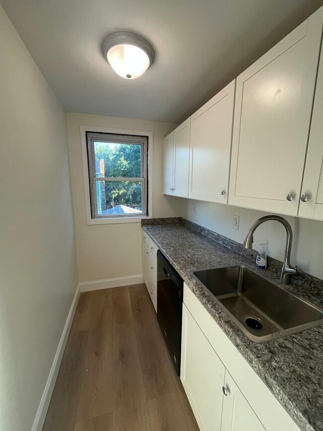 8 Kensington Ave Unit 2