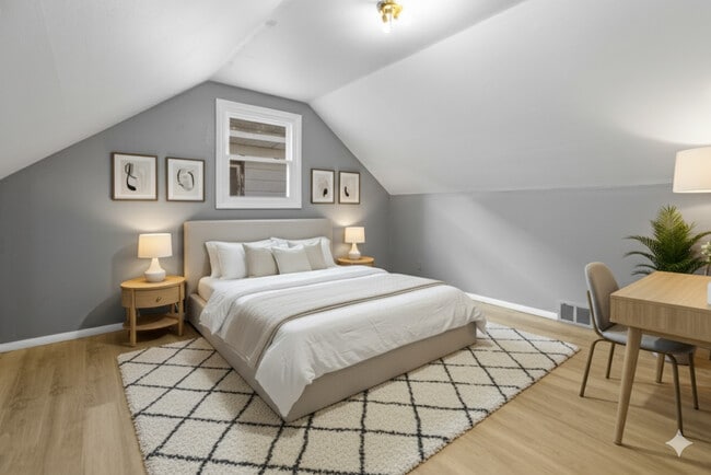 Photo - 60 Leslie Ave