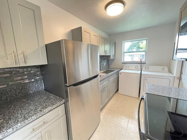 Building Photo - 10846 NE 3rd Ct Unit 10846 Rental