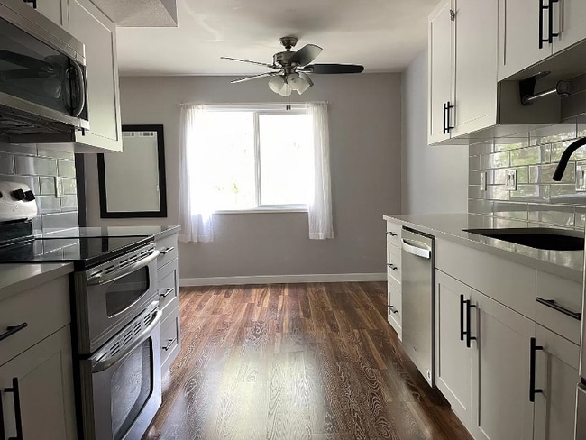 Building Photo - 14128 74th Pl NE Unit Kirkland 2 beds 1 bath condo