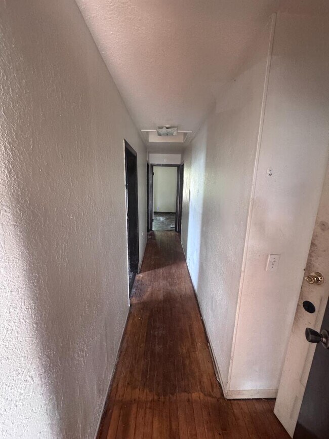 307 W 4th St