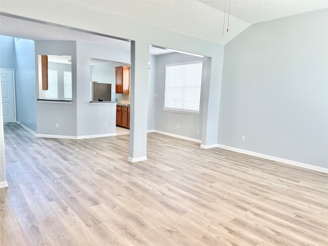 Photo - 909 Christopher Ln