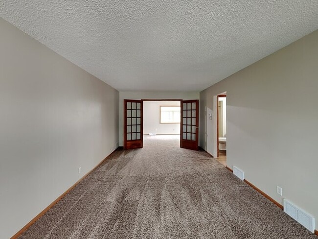 Photo - 3405 Ensign Ave N