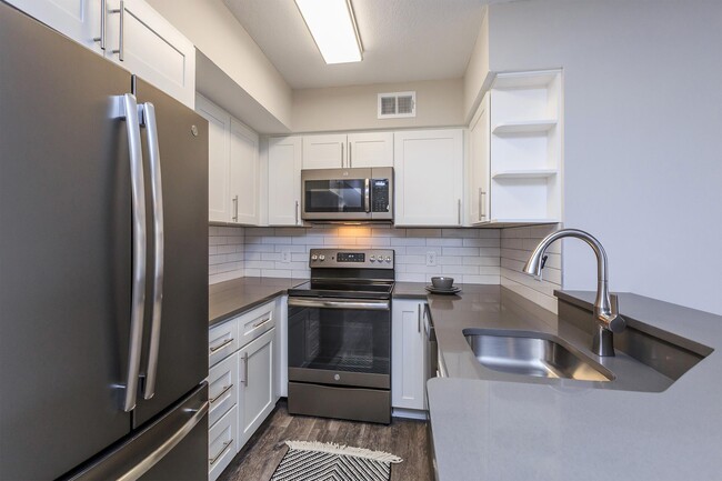 Building Photo - Latitude Pointe Rental