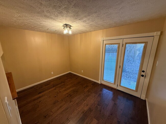 Photo - 2705 Sood Rd