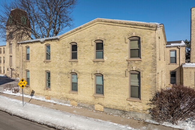 Townhouses - Franklin Mill Apartments