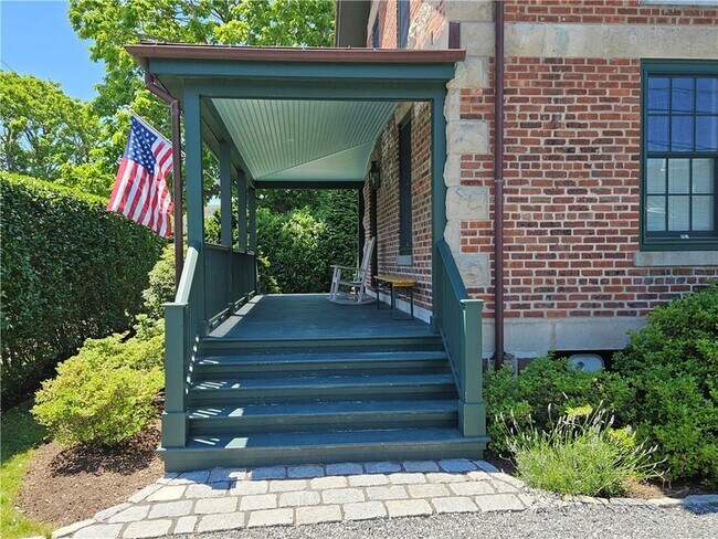 209 Coggeshall Ave
