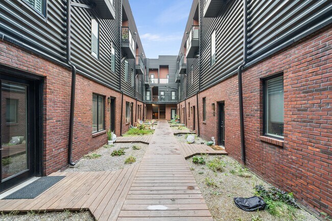 203-213 W Norris St, 2007 N Philip St - TH4