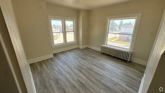 Building Photo - Spacious 1 Bedroom 1 Bath South Side of To... Rental