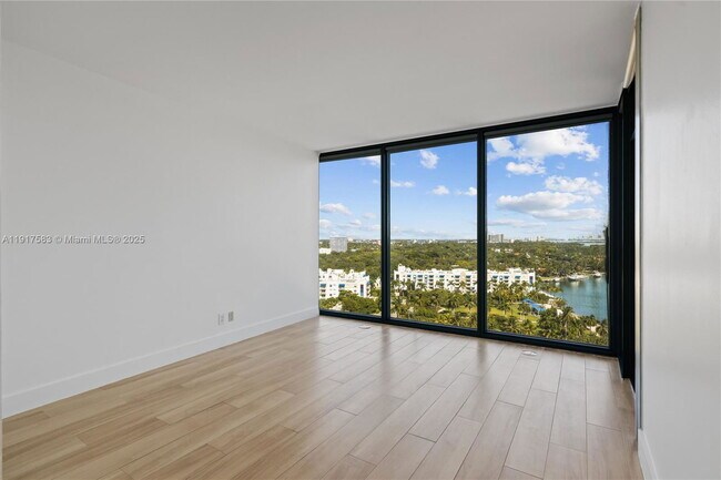 Photo - 601 NE 36th St