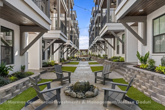 Building Photo - 154 N Poplar St