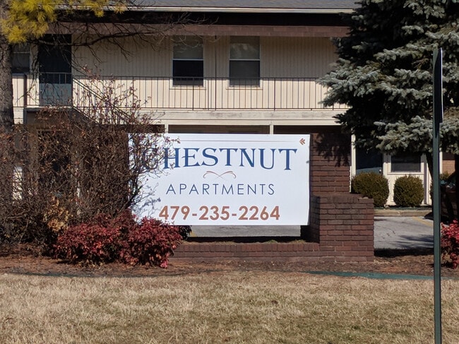Letrero de castaño - Chestnut Apartments