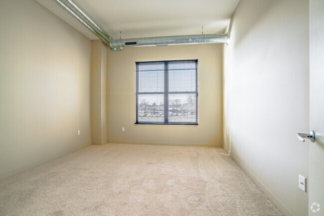 1BR, 1BA - 845SF - Heywood - Bedroom