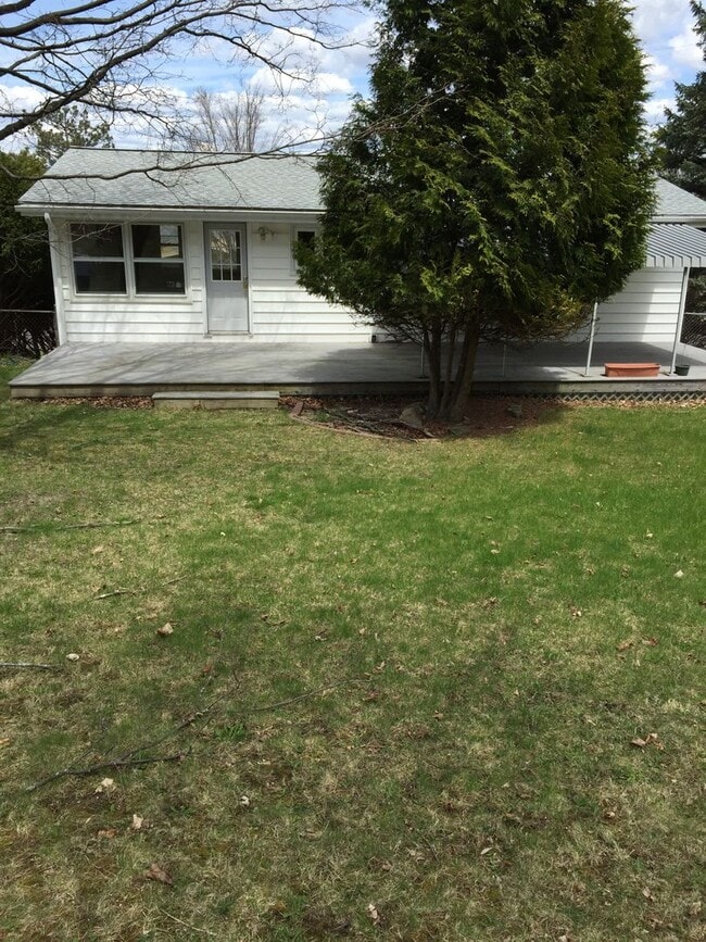 Photo - Bright 4 Bedroom Walking to IC