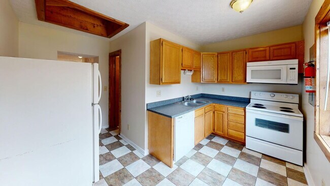 Photo - 1366 Indianola Ave