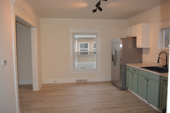 Photo - 330 E Main St