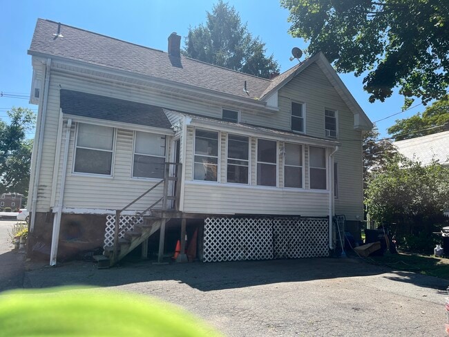 Building Photo - 207A Copeland St Unit 207A Copeland St Rental