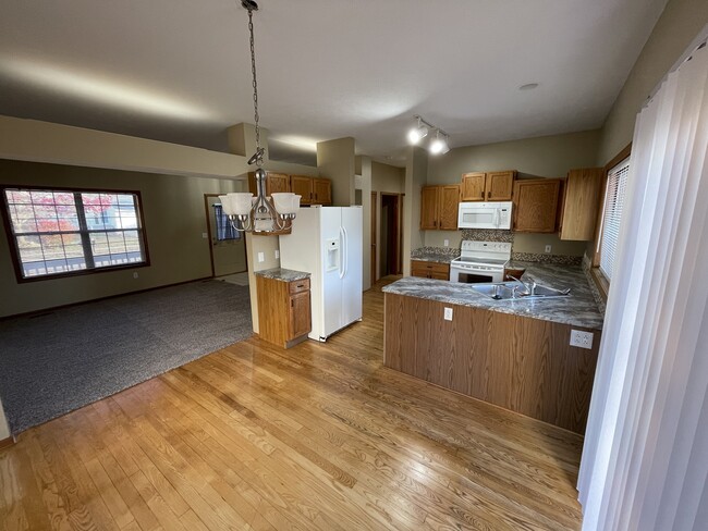 Photo - 4533 Brookmeadow Ct SE