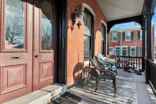 Photo - 201 W Barnard St Unit 1