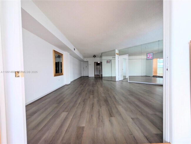 Photo - 905 Brickell Bay Dr Unidad 531