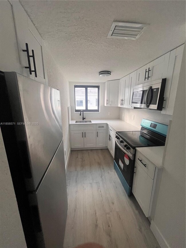 Building Photo - 3417 NW 22nd Ave Unit 1