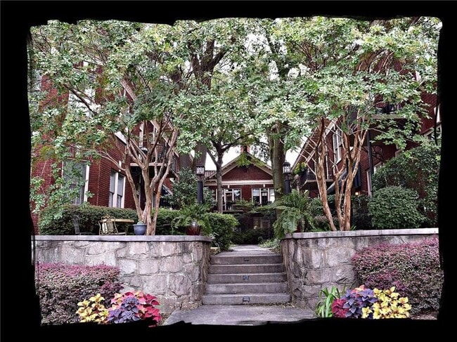 Building Photo - 1015 Piedmont Ave NE