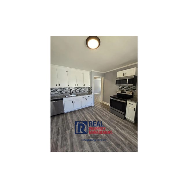 Photo - Fully Renovated and 10 minutes to downtown...