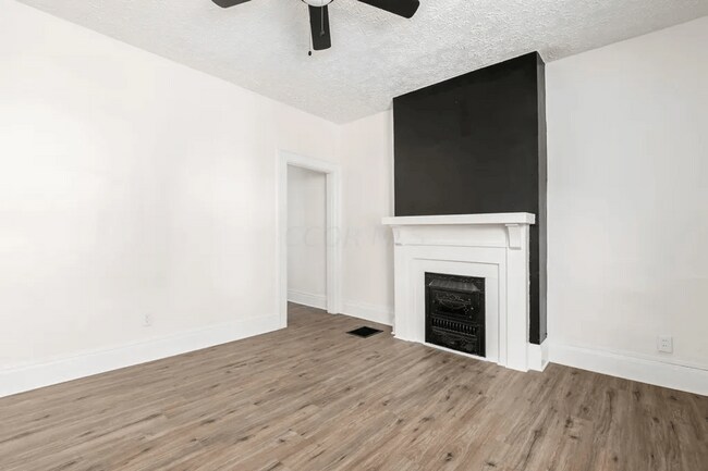 Photo - 975-977 Miller Ave