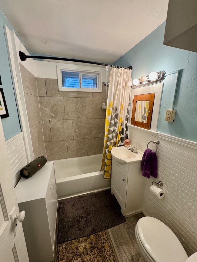 Photo - 103 Luton Ave SE Unidad 2