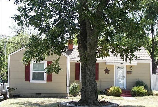Building Photo - 522 Iowa St Rental