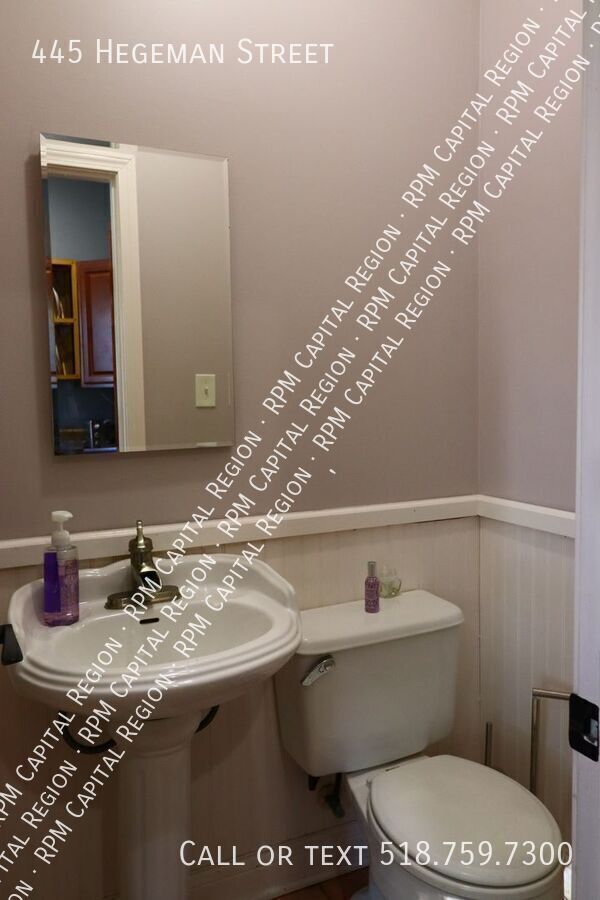 Photo - 445 Hegeman St