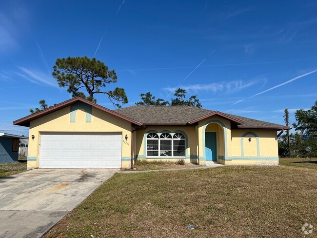 Building Photo - $1,650 ** COMING SOON - 3 Bed / 2 Bath ** ... Rental