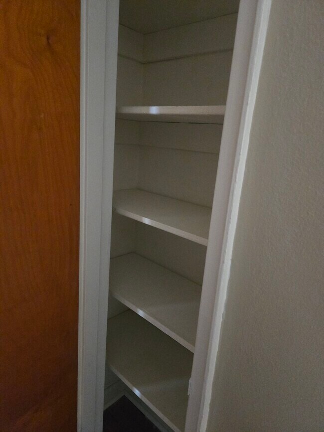 Photo - 1043 Broadview Blvd S