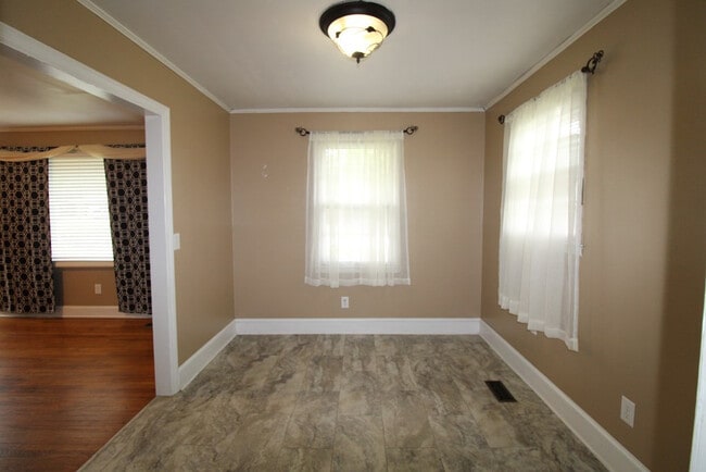 Photo - 32 Hilltop St