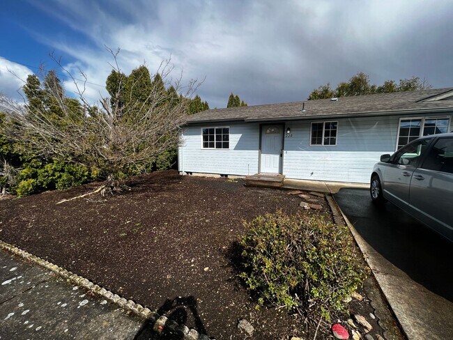 Building Photo - 210-220 N 2nd St Unit 220