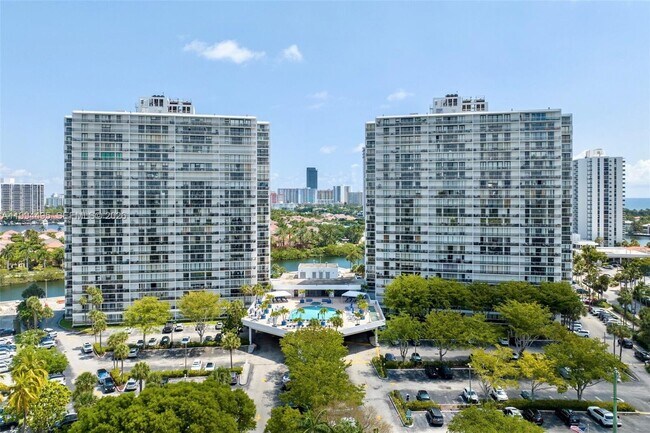 Photo - 3701 N Country Club Dr Unidad 1505