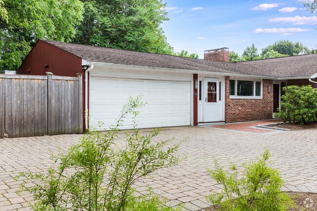 Building Photo - 133 Sudbury Rd Rental