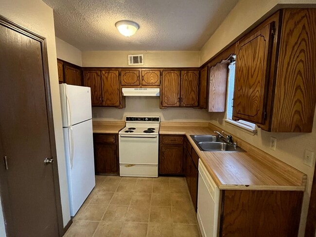 Photo - 1022 N Parker Rd Unit 1022 N Parker Rd A