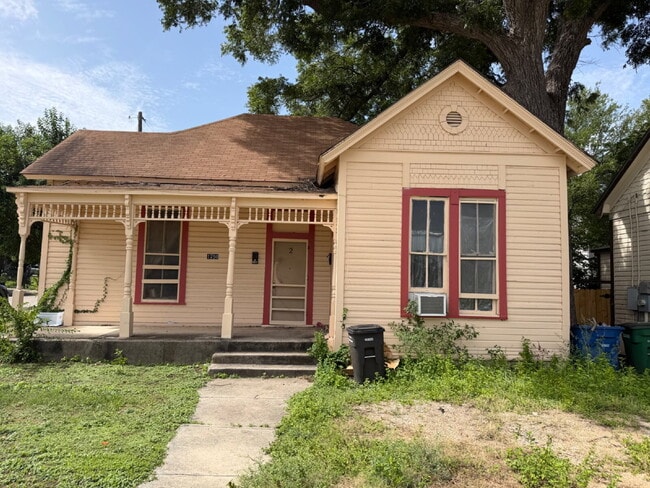 Building Photo - 1750 E Commerce St