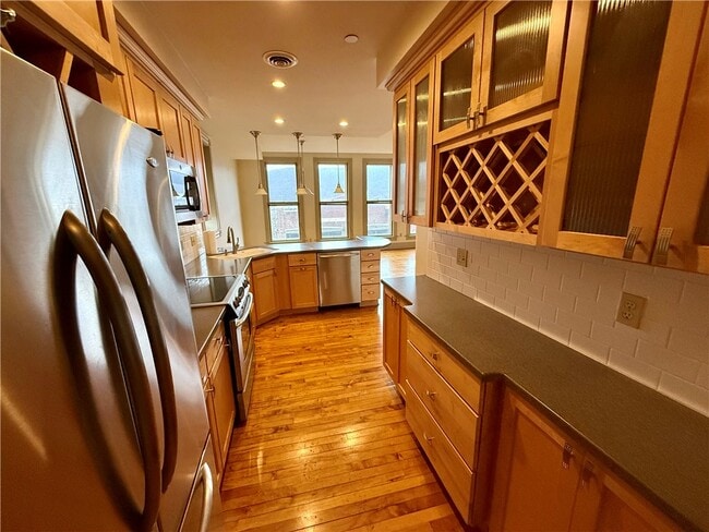 Photo - 72 E Market St