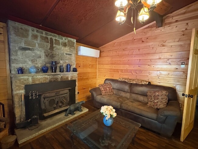 Photo - 79 Spruce Peak Rd