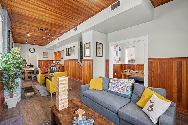 Photo - 1391 Woodbridge St