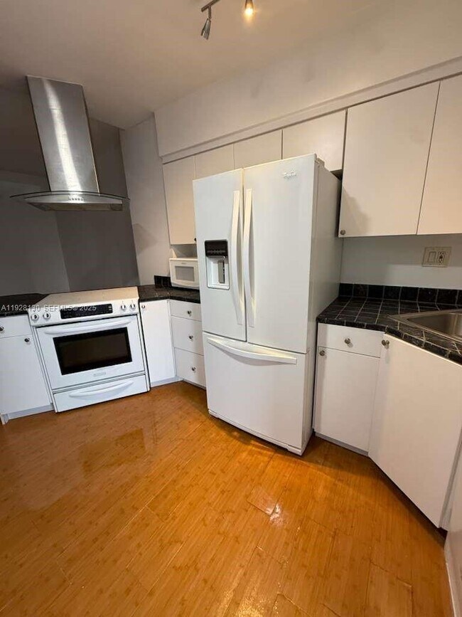 Photo - 2225 NE 123rd St Unit 104