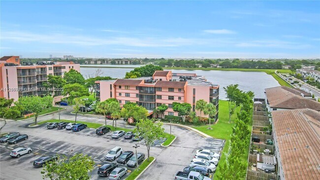 Photo - 20840 San Simeon Way Unidad 409