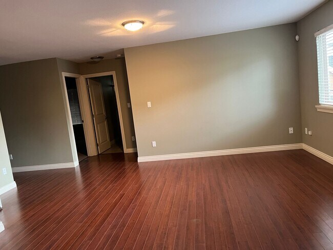 Photo - 7767-7148 148 St