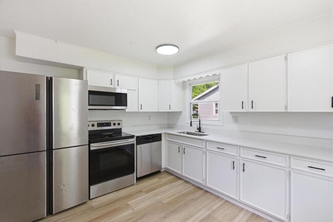 Photo - 4370 Saylor St