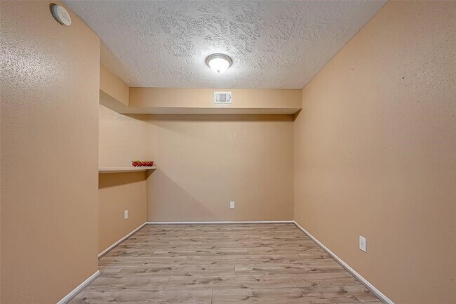 Building Photo - 10555 Turtlewood Ct Unit 1109